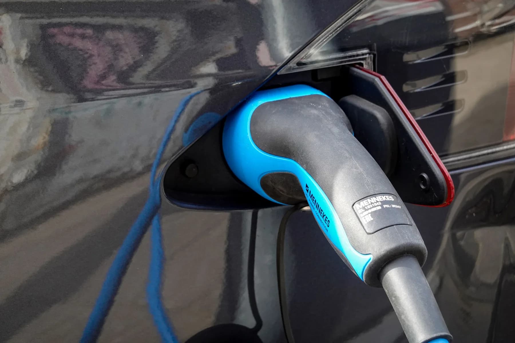 Portada: Carro eléctrico, híbrido o de gasolina en Colombia en 2026: cuál te conviene según tu bolsillo